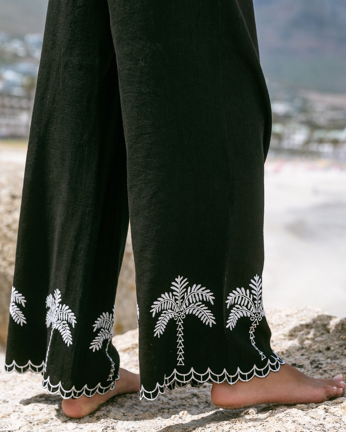 Linen-Blend Embroidered Scallop Edge Trousers