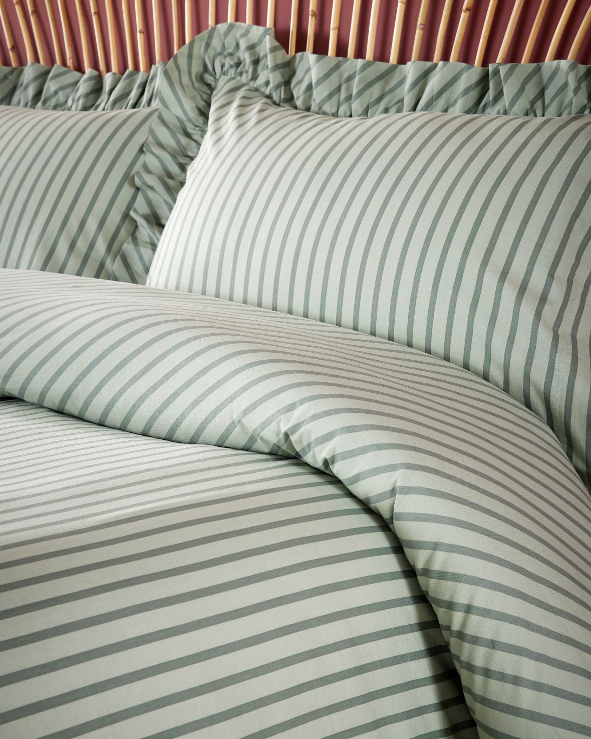 Cotton Stripe Print Frill Bedding Set - Sage